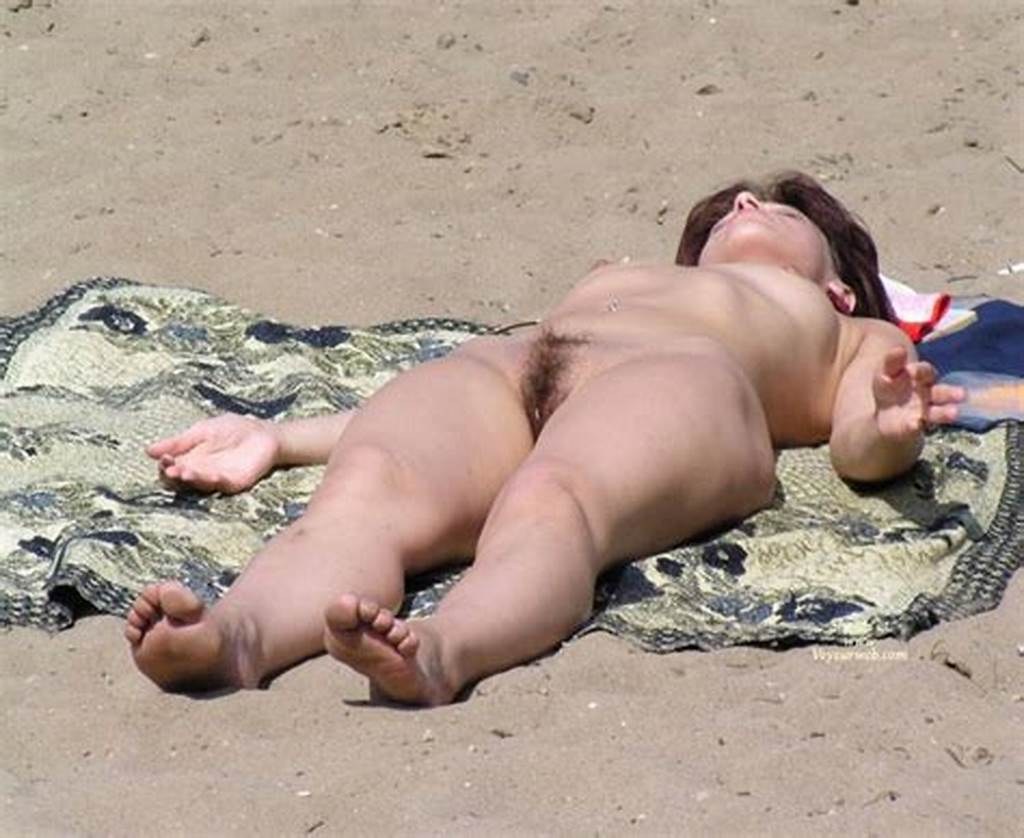 Chicas peludas en la playa