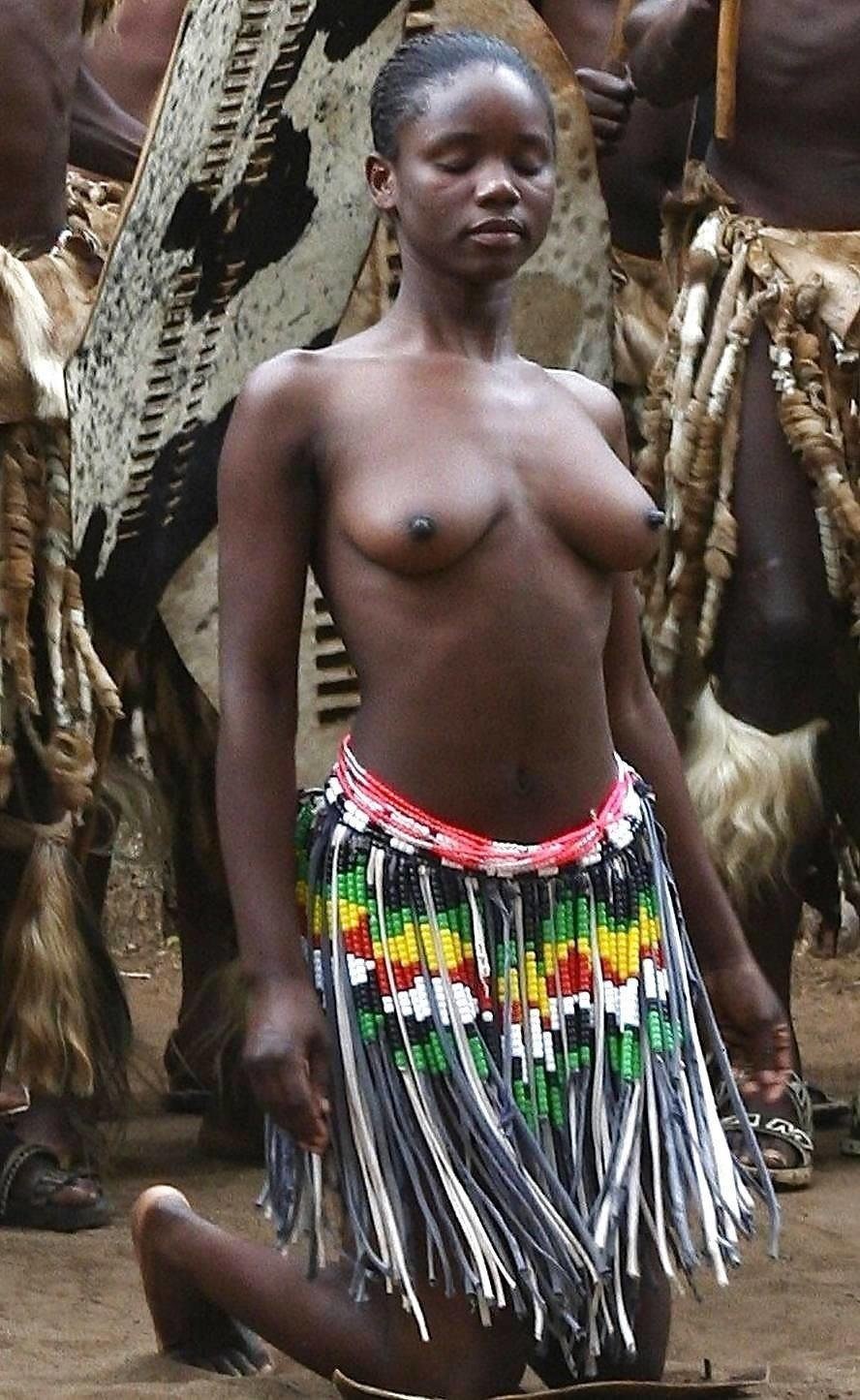 Mujeres desnudas de tribus africanas