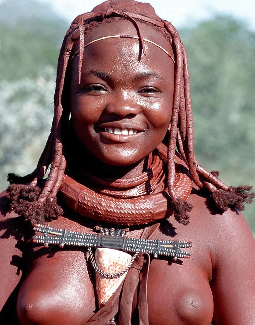 Khimba Girl Tribu desnuda