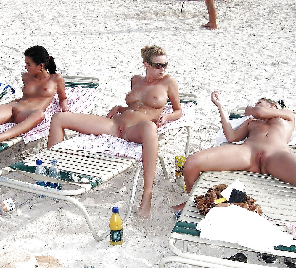 Mujeres desnudas de Nudian Beach