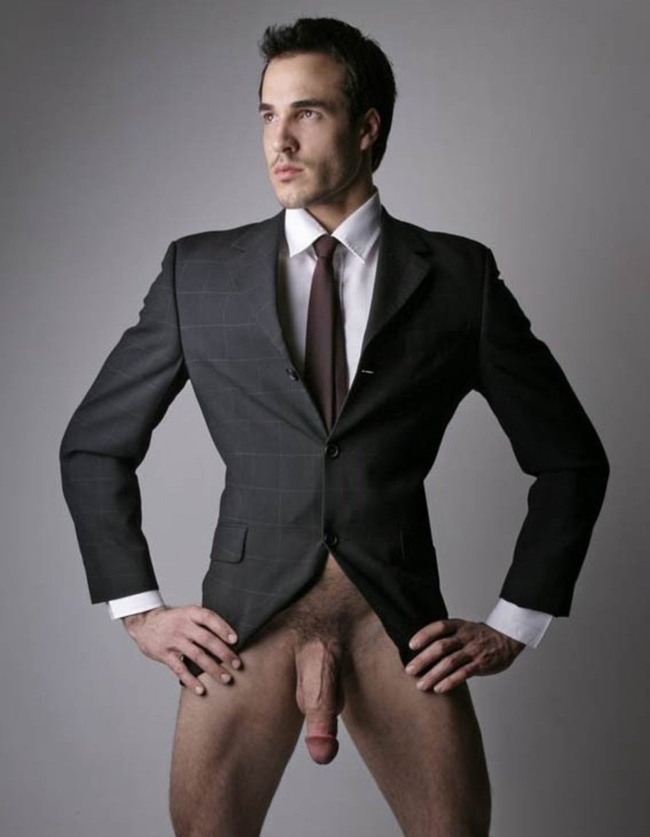 Chicos desnudos en trajes de negocios