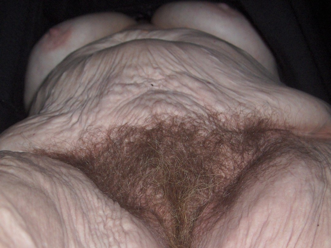 Vagina peluda de la anciana