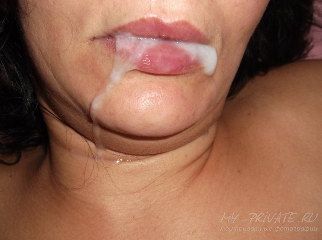 Privado bajado a los labios