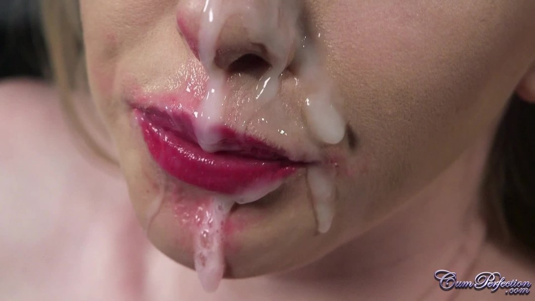 Labios femeninos limpios