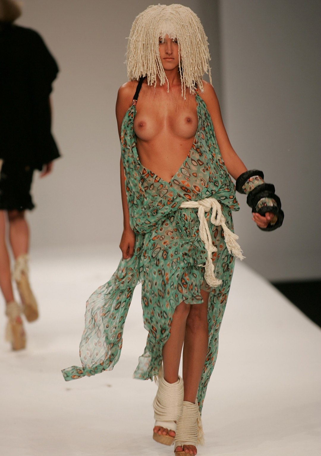 Moda desnuda Charlie le Mind