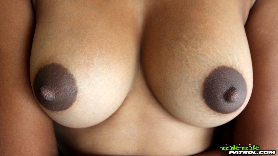 Hermosos pezones marrones