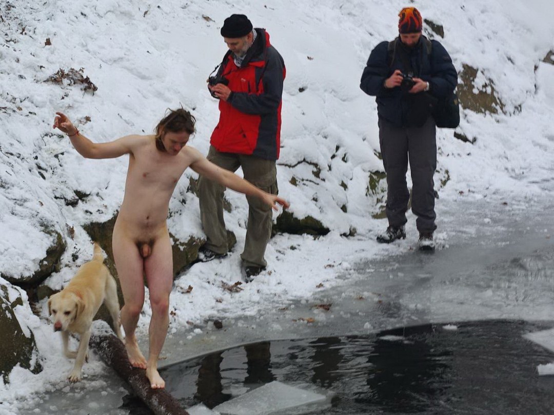 Hombres rusos desnudos morsa