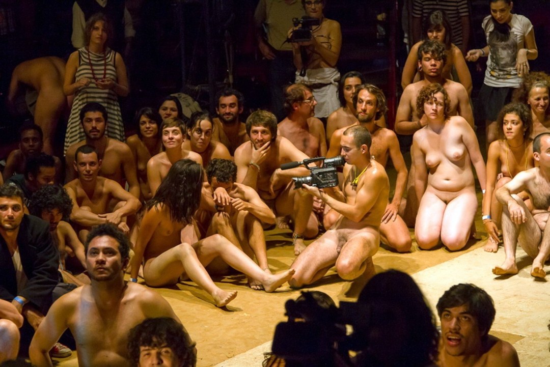 Teatro desnudo de Kirill Ganin