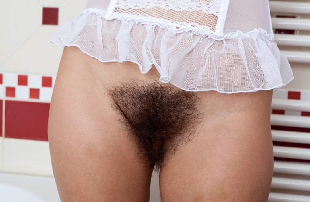 Coño peludo en bragas