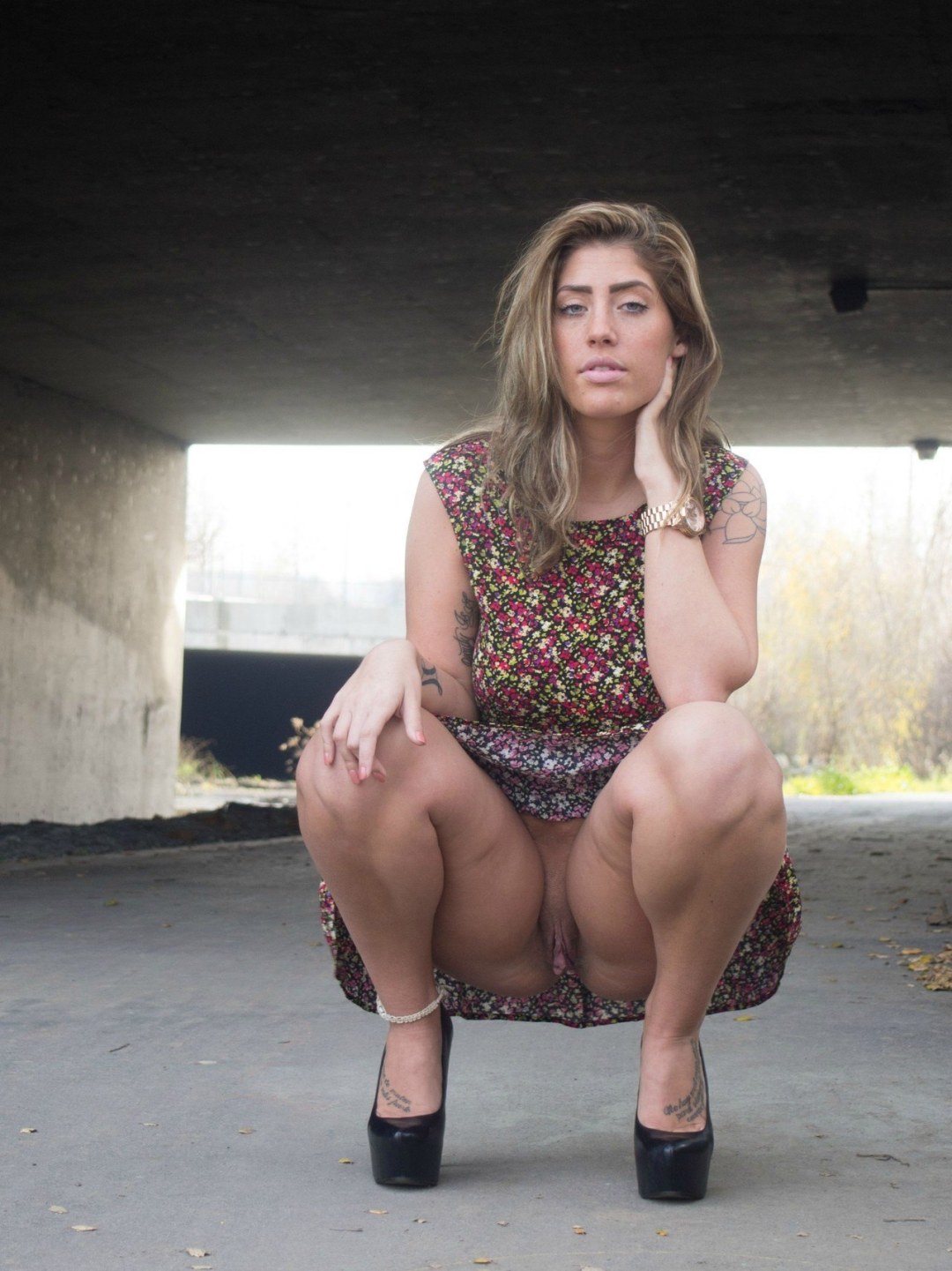 Las mujeres apretaron sin bragas