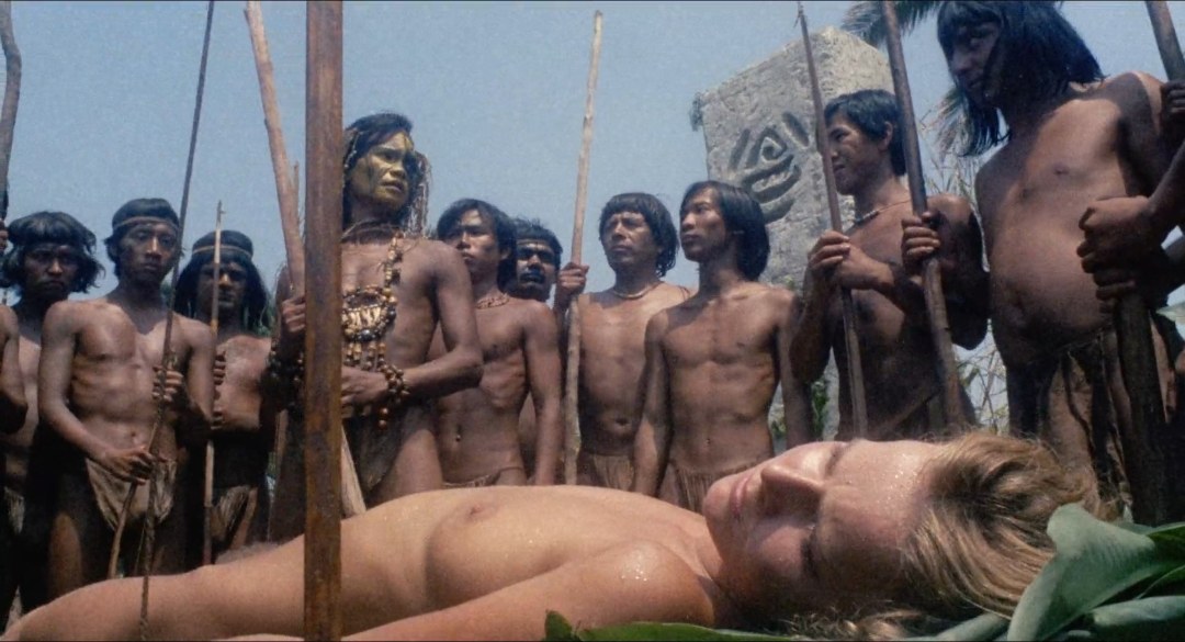 El reportero de ENF TV tiene que desnudarse para el informe de Amazon Tribe