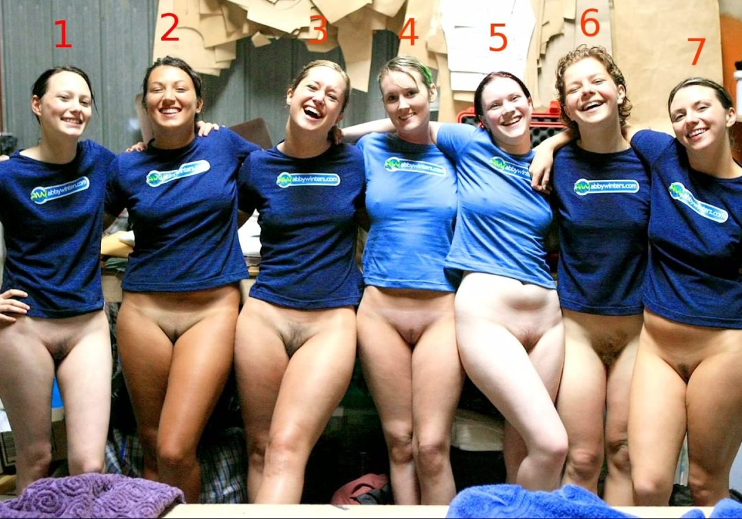 Varias chicas sin bragas