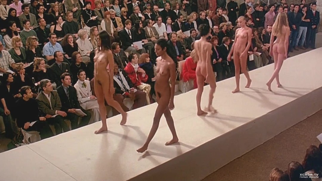 Desnudo en la pasarela y detrás de escena