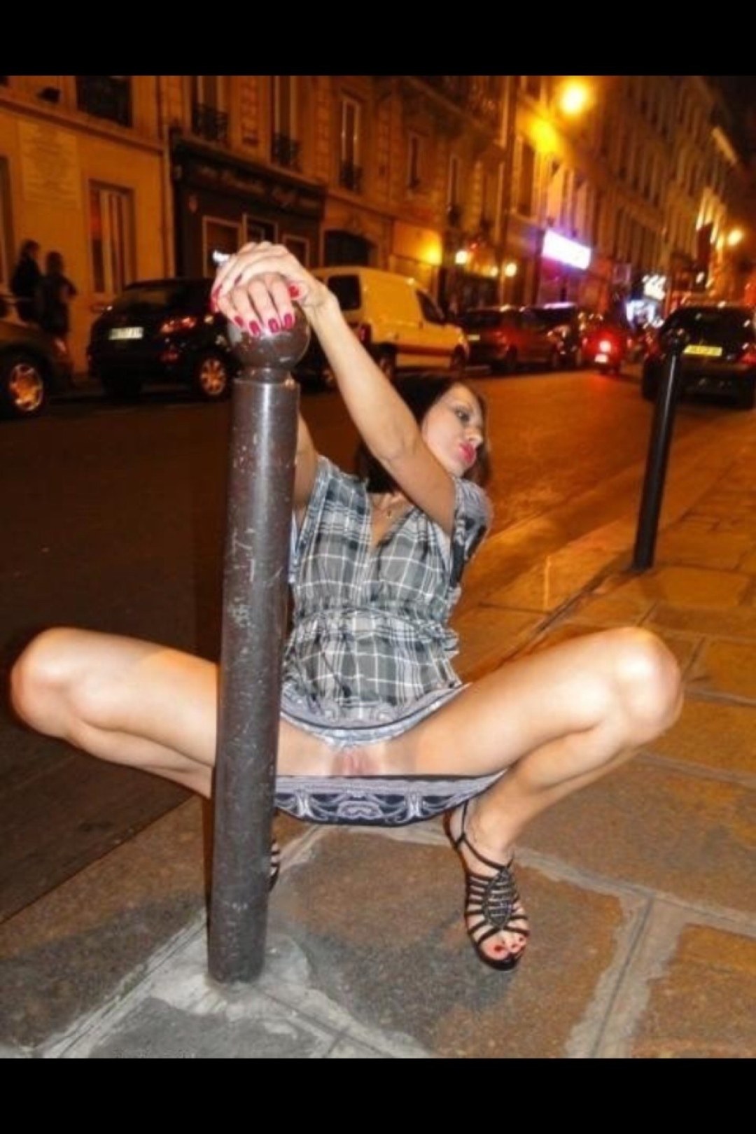 Sin bragas en un lugar público