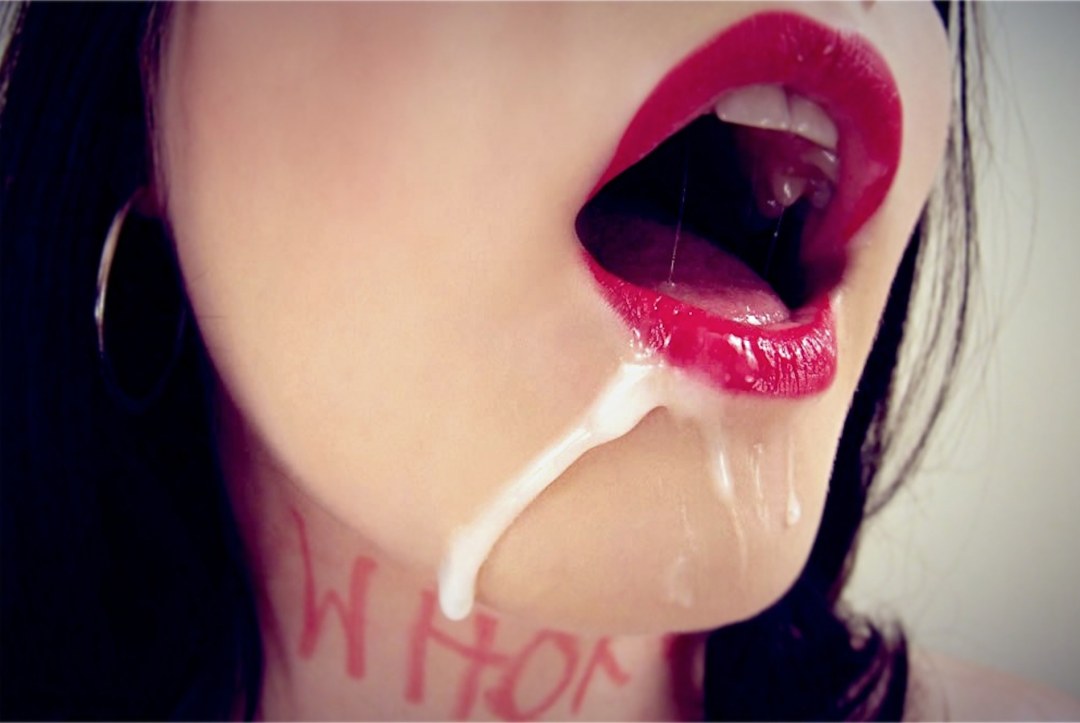 Cumshots en labios pintados