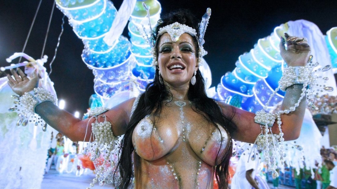 Andrea Martins Brasili Carnaval desnudo