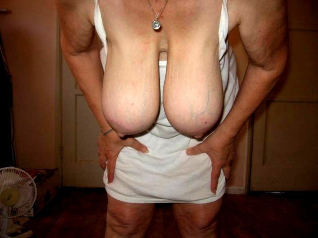 Enormes tetas flácidas