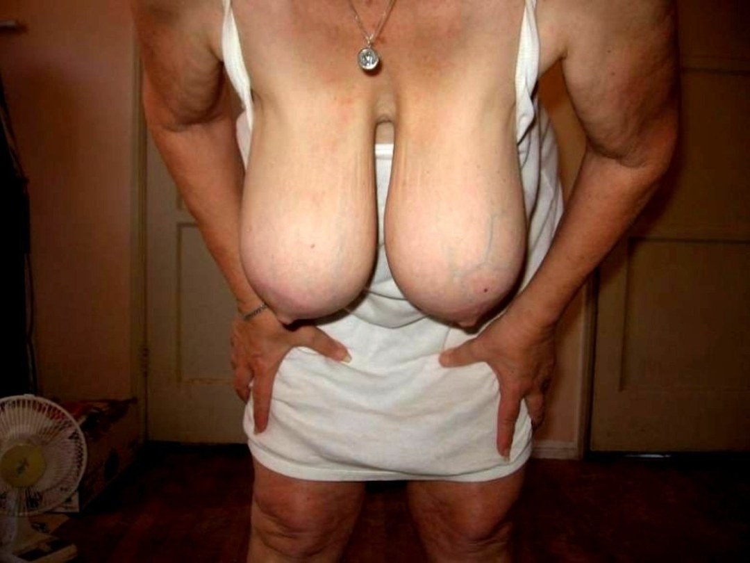Enormes tetas caídas