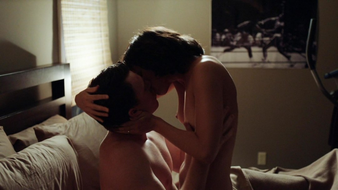 Morena Baccarin desnuda en la serie patria