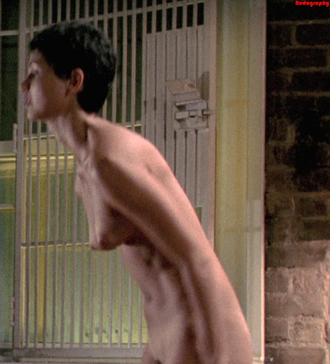 Desnuda morena bakkarin desnuda