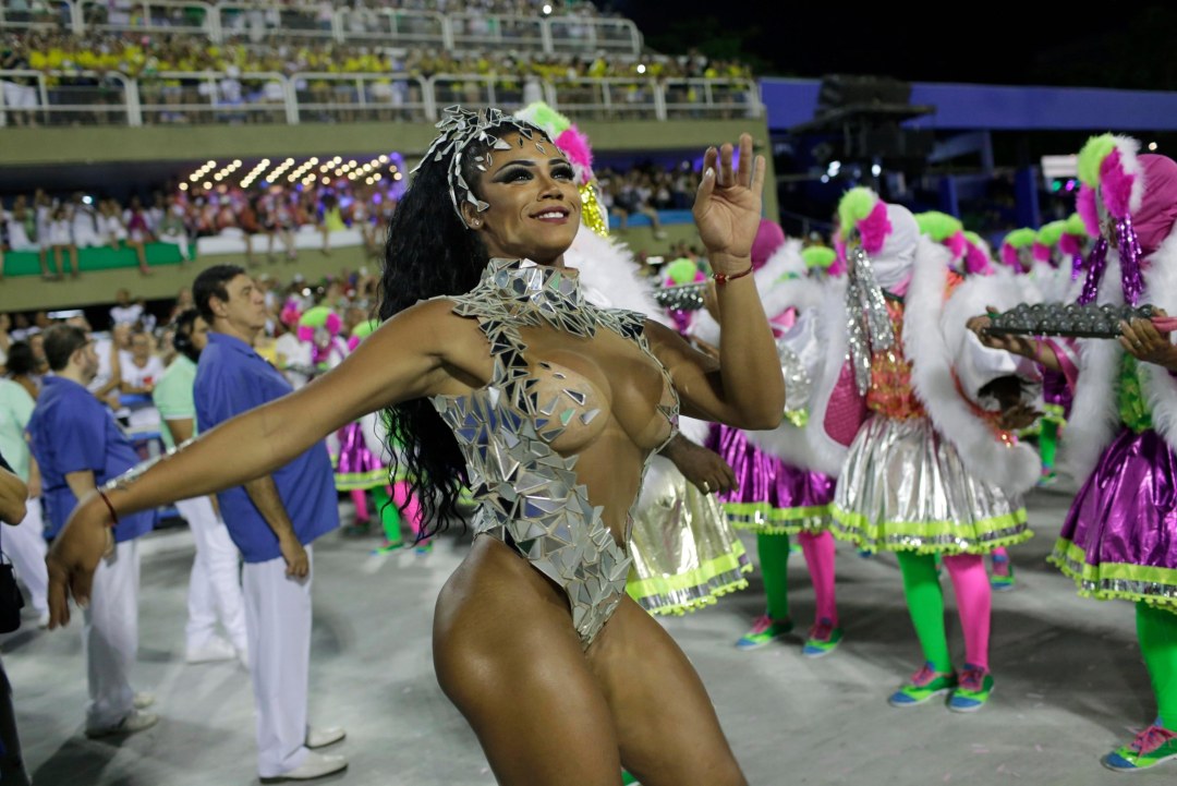 Carnaval brasileño desnudo 2020 brasileño