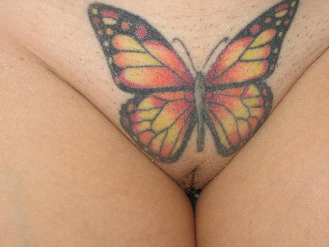 Tatuaje de bubka en el pubis