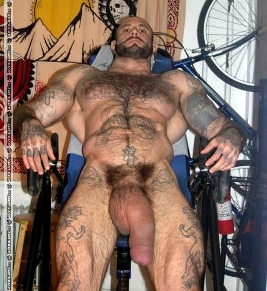 El hombre desnudo es feo