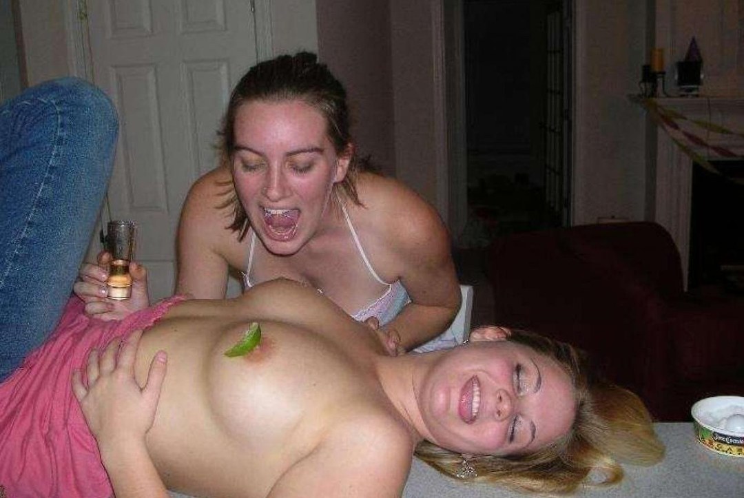Desnudo. Caminé. Prikoval chicas