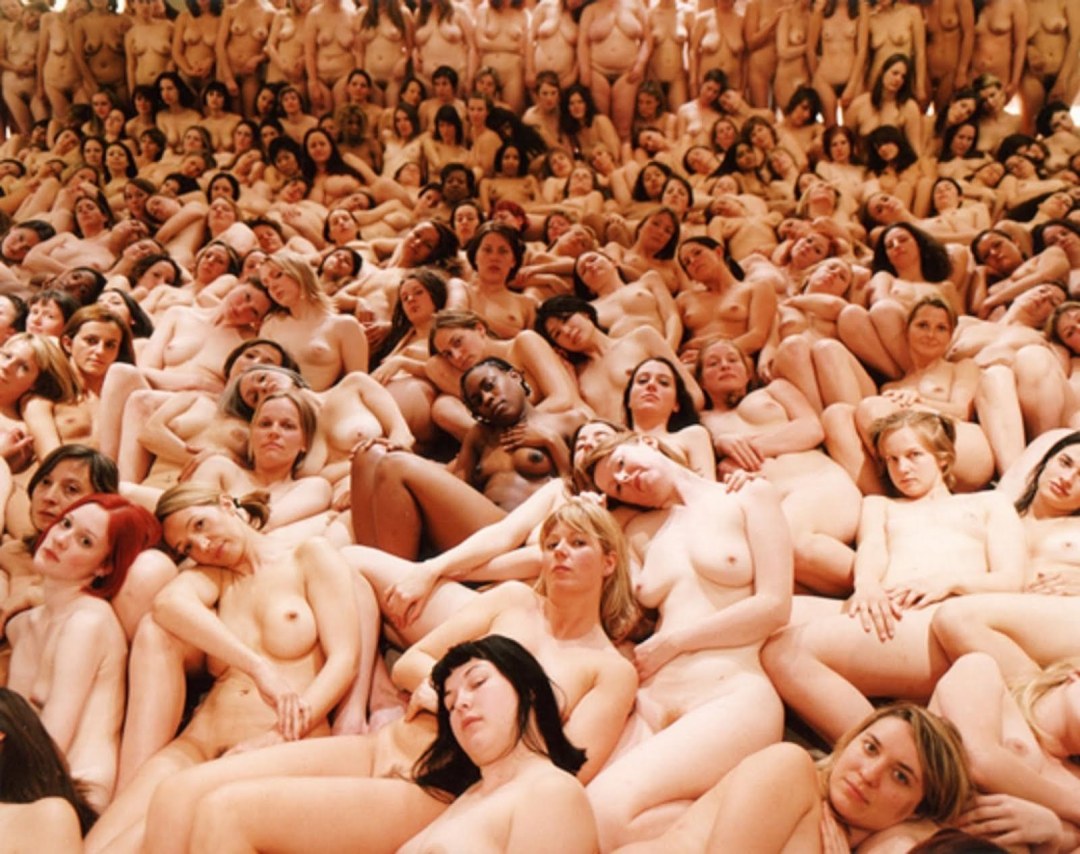 Muchas mujeres desnudas