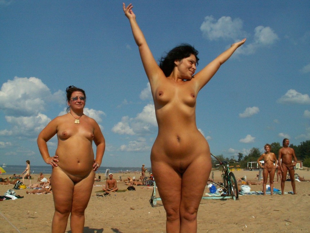 Mujeres rusas desnudas en la playa