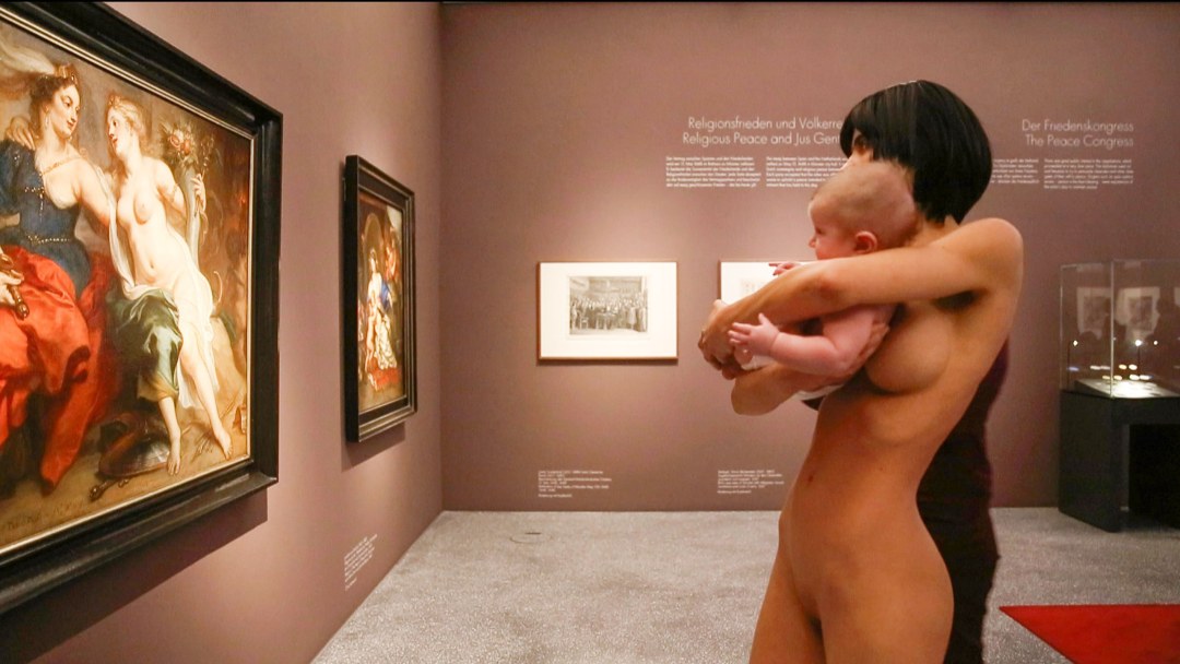 Artista suiza Mila Muare desnuda