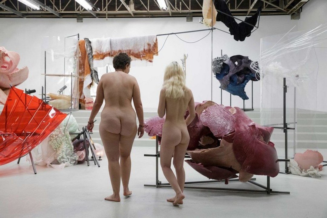 Exposición de personas desnudas