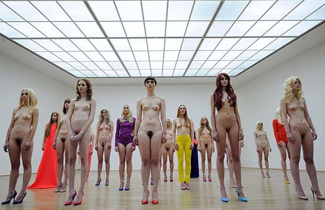 Moda desnuda Charlie le Mind