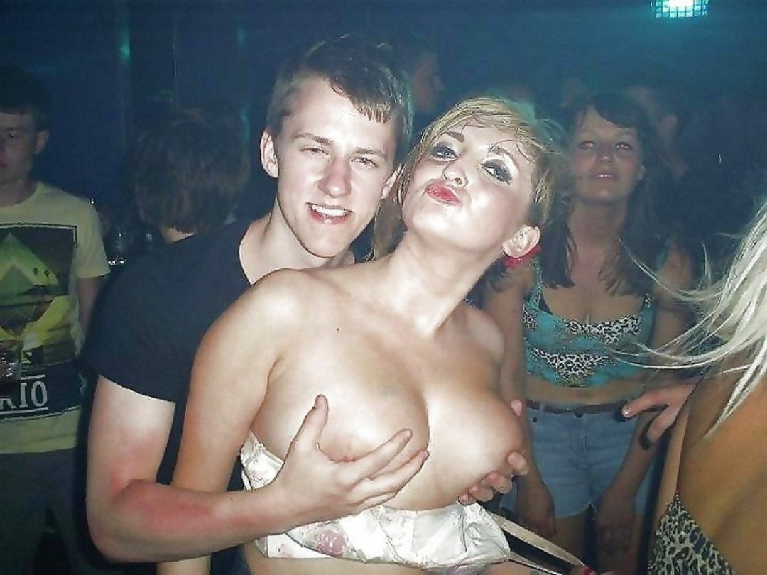 Tetas en el club nocturno privado