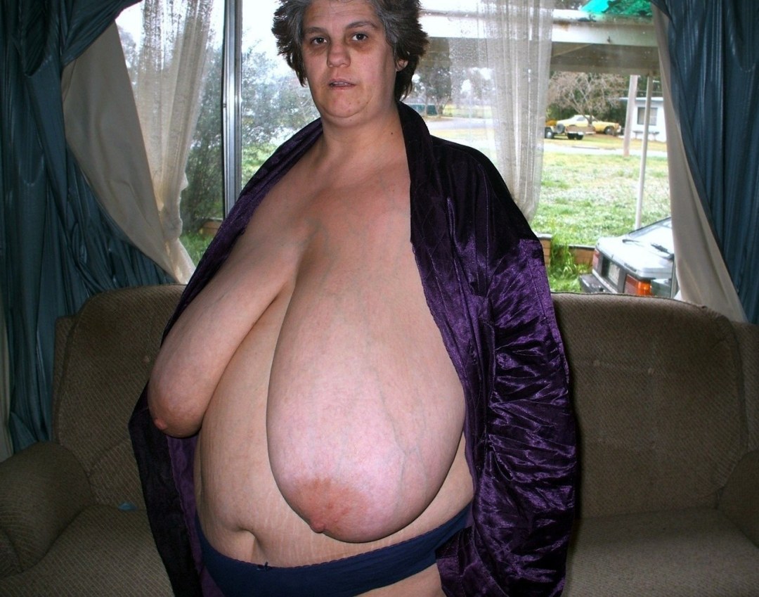 Abuelas con enormes tetas