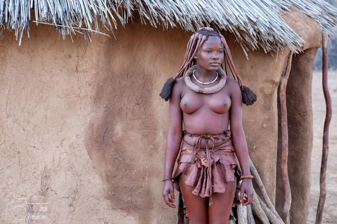Tribu Khimba Pechos desnudos