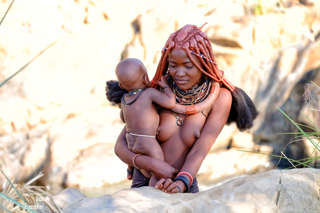 Bellezas de la tribu Khimba desnuda