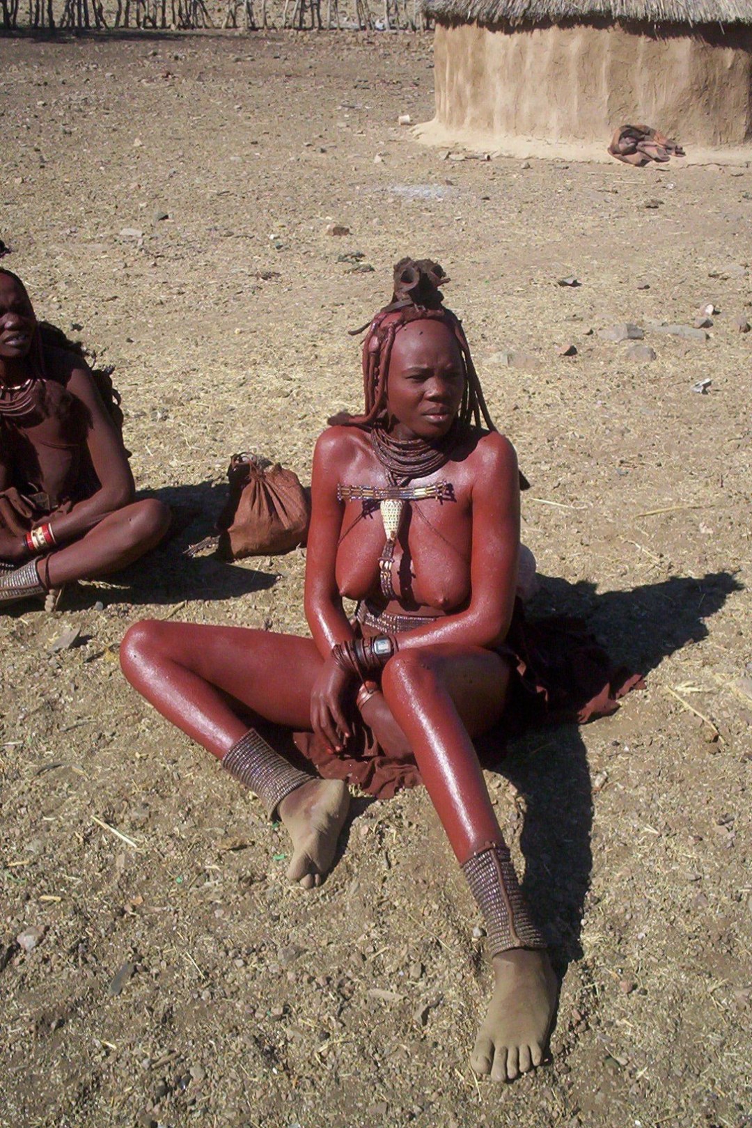 Khimbia himibia niña desnuda