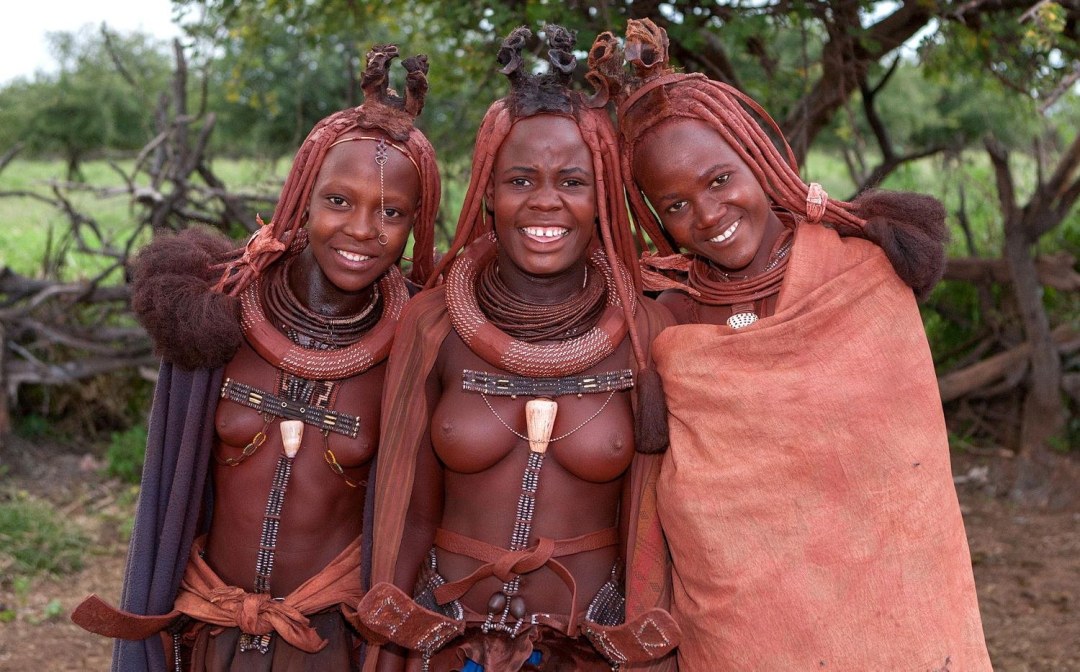 Mujeres desnudas de tribus africanas