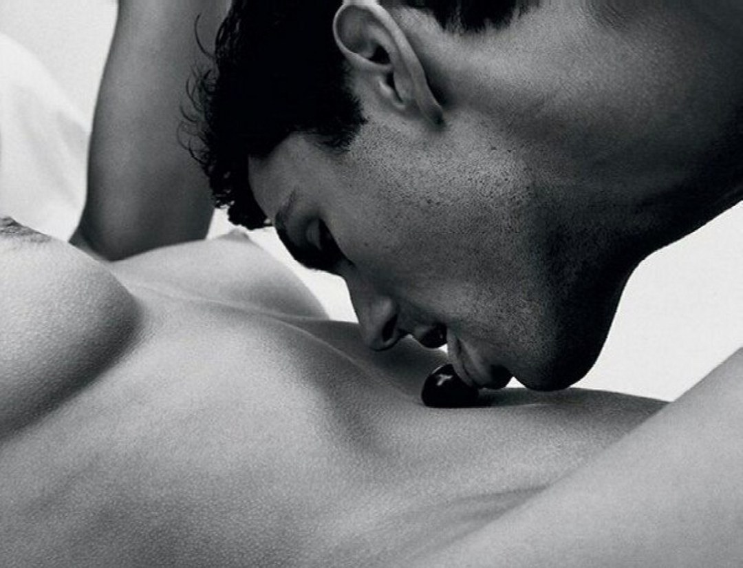 Beso erótico apasionado