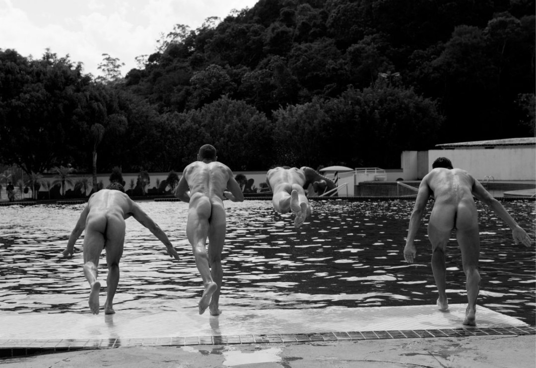 Los chicos bañan desnudo retro