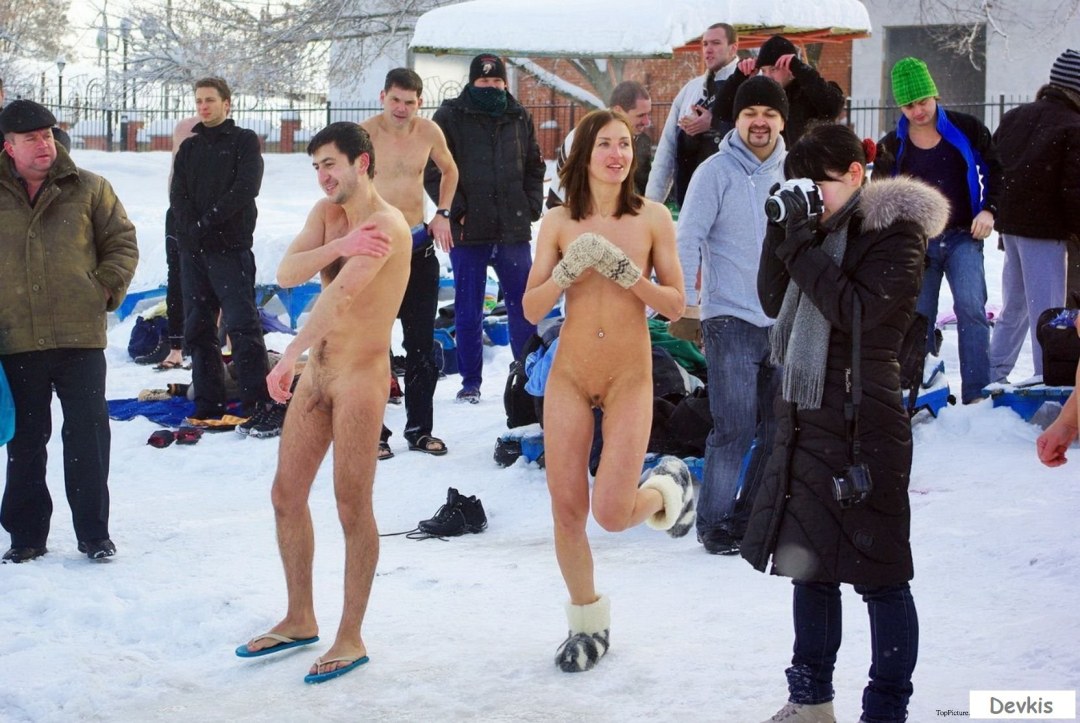Epifanía bañándose desnudo