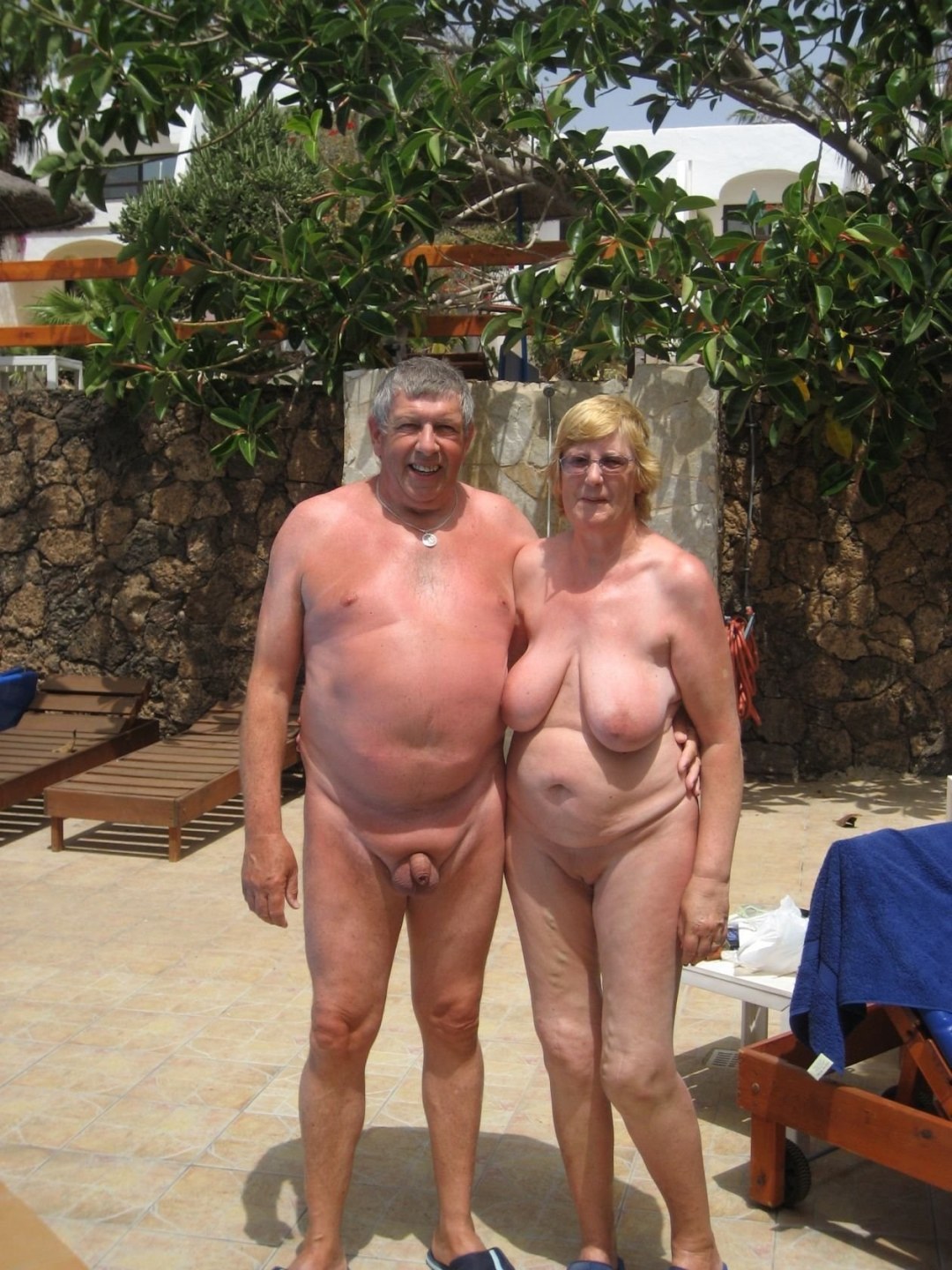 Nudistas de ancianos desnudos