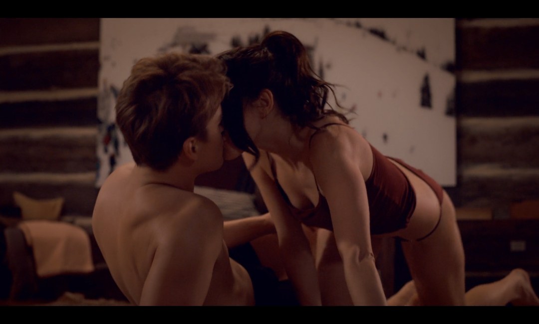 Kaya Skogladario Escenas eróticas