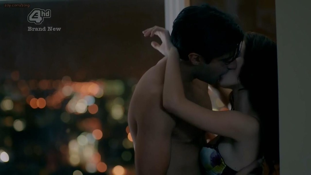 Kaya Skogladario desnudo falso