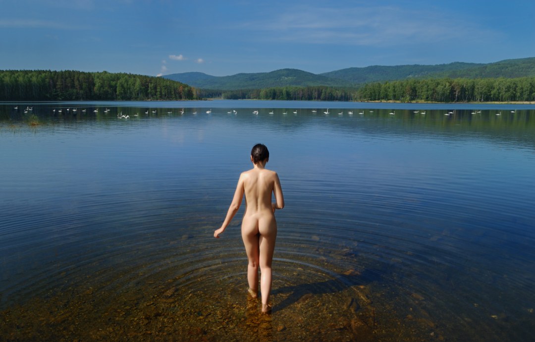 Mass bañándose desnudo