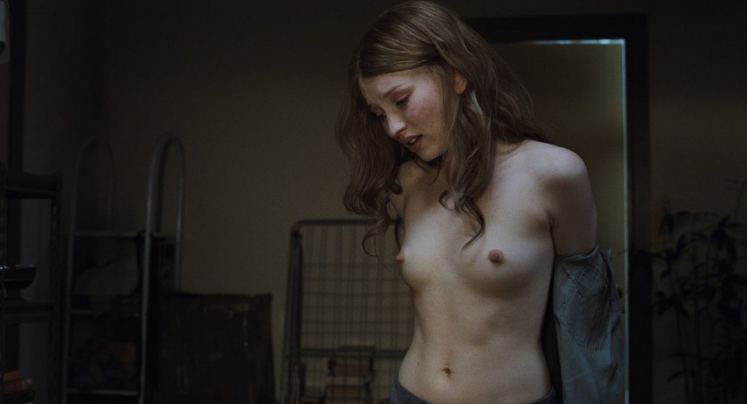 Kristen Connolly desnuda