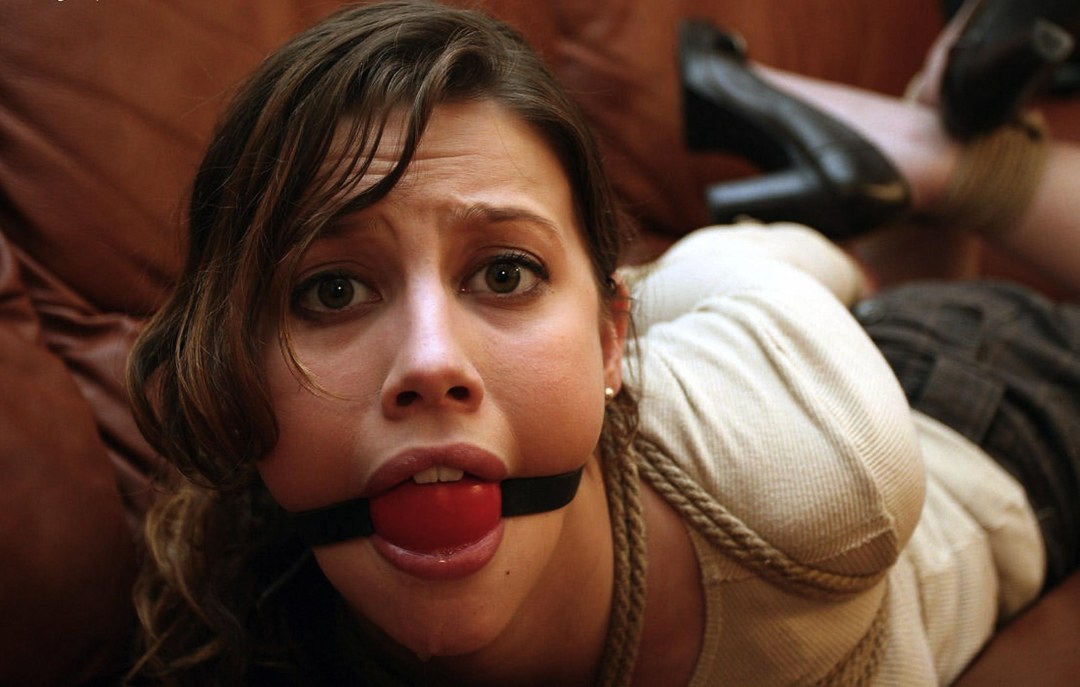 Chicas relacionadas con broma bdsm