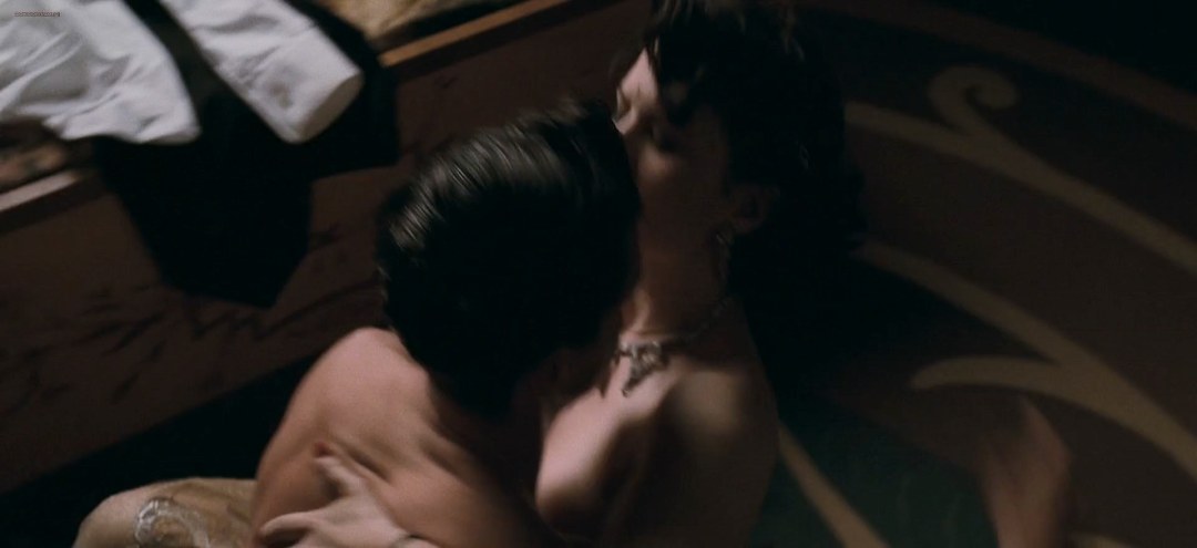 Escenas de cama de Haley Etwell