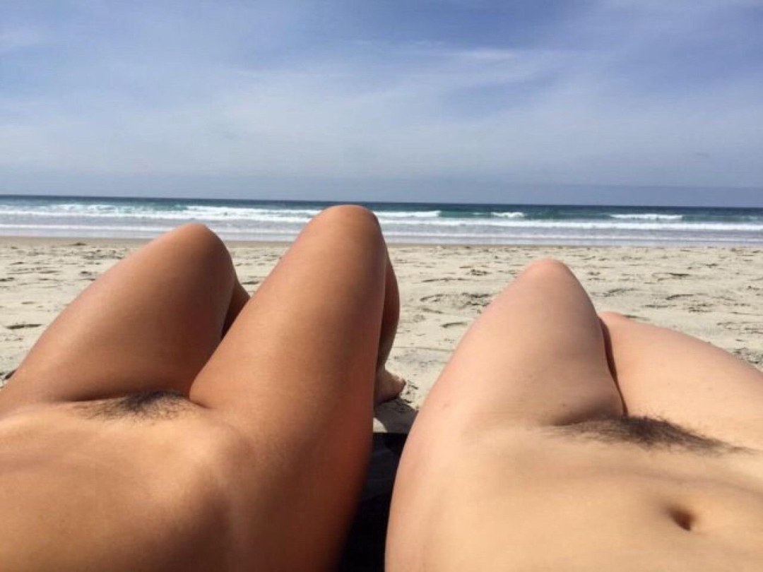 Chicas con un hermoso pubis en la playa